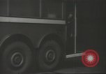 Immagine di Conduttore di donna raccoglie le tariffe in filobus nella seconda guerra mondiale Londra Inghilterra Regno Unito, 1941, secondo 13 filmato di repertorio 65675062253