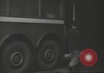 Immagine di Conduttore di donna raccoglie le tariffe in filobus nella seconda guerra mondiale Londra Inghilterra Regno Unito, 1941, secondo 18 filmato di repertorio 65675062253
