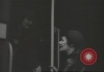 Immagine di Conduttore di donna raccoglie le tariffe in filobus nella seconda guerra mondiale Londra Inghilterra Regno Unito, 1941, secondo 30 filmato di repertorio 65675062253