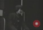 Immagine di Conduttore di donna raccoglie le tariffe in filobus nella seconda guerra mondiale Londra Inghilterra Regno Unito, 1941, secondo 33 filmato di repertorio 65675062253