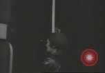 Immagine di Conduttore di donna raccoglie le tariffe in filobus nella seconda guerra mondiale Londra Inghilterra Regno Unito, 1941, secondo 41 filmato di repertorio 65675062253