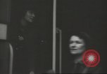 Immagine di Conduttore di donna raccoglie le tariffe in filobus nella seconda guerra mondiale Londra Inghilterra Regno Unito, 1941, secondo 42 filmato di repertorio 65675062253