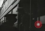 Immagine di Conduttore di donna raccoglie le tariffe in filobus nella seconda guerra mondiale Londra Inghilterra Regno Unito, 1941, secondo 49 filmato di repertorio 65675062253