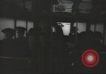 Immagine di Conduttore di donna raccoglie le tariffe in filobus nella seconda guerra mondiale Londra Inghilterra Regno Unito, 1941, secondo 56 filmato di repertorio 65675062253