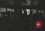 Immagine di Conduttore di donna raccoglie le tariffe in filobus nella seconda guerra mondiale Londra Inghilterra Regno Unito, 1941, secondo 59 filmato di repertorio 65675062253