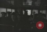 Immagine di Conduttore di donna raccoglie le tariffe in filobus nella seconda guerra mondiale Londra Inghilterra Regno Unito, 1941, secondo 61 filmato di repertorio 65675062253