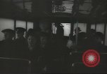 Immagine di Conduttore di donna raccoglie le tariffe in filobus nella seconda guerra mondiale Londra Inghilterra Regno Unito, 1941, secondo 62 filmato di repertorio 65675062253