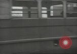 Standbild britischen Menschen tragen nach Blitz Angriff London England Vereinigtes Königreich, 1941, aus Sekunde 15 historischem Filmmaterial Videoclip 65675062256