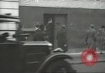 Standbild britischen Menschen tragen nach Blitz Angriff London England Vereinigtes Königreich, 1941, aus Sekunde 20 historischem Filmmaterial Videoclip 65675062256
