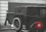 Standbild britischen Menschen tragen nach Blitz Angriff London England Vereinigtes Königreich, 1941, aus Sekunde 21 historischem Filmmaterial Videoclip 65675062256