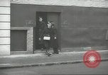 Standbild britischen Menschen tragen nach Blitz Angriff London England Vereinigtes Königreich, 1941, aus Sekunde 29 historischem Filmmaterial Videoclip 65675062256