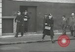 Standbild britischen Menschen tragen nach Blitz Angriff London England Vereinigtes Königreich, 1941, aus Sekunde 31 historischem Filmmaterial Videoclip 65675062256