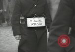 Standbild britischen Menschen tragen nach Blitz Angriff London England Vereinigtes Königreich, 1941, aus Sekunde 43 historischem Filmmaterial Videoclip 65675062256