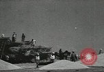 Standbild Sowjetischen Bauern Schneid- und Dreschwerk Stiele von Korn während Zweiten Weltkrieg Sowjetunion, 1941, aus Sekunde 39 historischem Filmmaterial Videoclip 65675062264