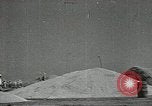 Standbild Sowjetischen Bauern Schneid- und Dreschwerk Stiele von Korn während Zweiten Weltkrieg Sowjetunion, 1941, aus Sekunde 41 historischem Filmmaterial Videoclip 65675062264