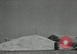 Standbild Sowjetischen Bauern Schneid- und Dreschwerk Stiele von Korn während Zweiten Weltkrieg Sowjetunion, 1941, aus Sekunde 42 historischem Filmmaterial Videoclip 65675062264