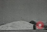 Standbild Sowjetischen Bauern Schneid- und Dreschwerk Stiele von Korn während Zweiten Weltkrieg Sowjetunion, 1941, aus Sekunde 44 historischem Filmmaterial Videoclip 65675062264