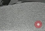 Standbild Sowjetischen Bauern Schneid- und Dreschwerk Stiele von Korn während Zweiten Weltkrieg Sowjetunion, 1941, aus Sekunde 49 historischem Filmmaterial Videoclip 65675062264