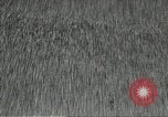 Standbild Sowjetischen Bauern Schneid- und Dreschwerk Stiele von Korn während Zweiten Weltkrieg Sowjetunion, 1941, aus Sekunde 53 historischem Filmmaterial Videoclip 65675062264