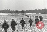 Standbild USA Soldaten Birresborn Deutschland, 1945, aus Sekunde 28 historischem Filmmaterial Videoclip 65675062311