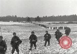 Standbild USA Soldaten Birresborn Deutschland, 1945, aus Sekunde 29 historischem Filmmaterial Videoclip 65675062311