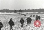 Standbild USA Soldaten Birresborn Deutschland, 1945, aus Sekunde 31 historischem Filmmaterial Videoclip 65675062311