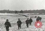Standbild USA Soldaten Birresborn Deutschland, 1945, aus Sekunde 32 historischem Filmmaterial Videoclip 65675062311