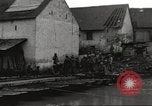 Standbild USA Soldaten Birresborn Deutschland, 1945, aus Sekunde 8 historischem Filmmaterial Videoclip 65675062312