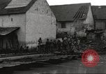 Standbild USA Soldaten Birresborn Deutschland, 1945, aus Sekunde 9 historischem Filmmaterial Videoclip 65675062312