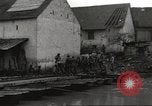 Standbild USA Soldaten Birresborn Deutschland, 1945, aus Sekunde 10 historischem Filmmaterial Videoclip 65675062312