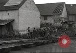 Standbild USA Soldaten Birresborn Deutschland, 1945, aus Sekunde 13 historischem Filmmaterial Videoclip 65675062312
