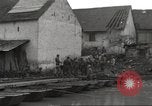 Standbild USA Soldaten Birresborn Deutschland, 1945, aus Sekunde 14 historischem Filmmaterial Videoclip 65675062312