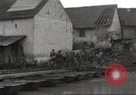 Standbild USA Soldaten Birresborn Deutschland, 1945, aus Sekunde 15 historischem Filmmaterial Videoclip 65675062312