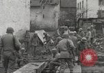 Standbild USA Soldaten Birresborn Deutschland, 1945, aus Sekunde 29 historischem Filmmaterial Videoclip 65675062312