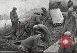 Standbild USA Soldaten Birresborn Deutschland, 1945, aus Sekunde 36 historischem Filmmaterial Videoclip 65675062312