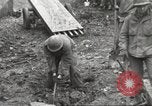 Standbild USA Soldaten Birresborn Deutschland, 1945, aus Sekunde 50 historischem Filmmaterial Videoclip 65675062312