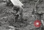 Standbild USA Soldaten Birresborn Deutschland, 1945, aus Sekunde 51 historischem Filmmaterial Videoclip 65675062312