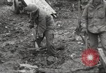 Standbild USA Soldaten Birresborn Deutschland, 1945, aus Sekunde 52 historischem Filmmaterial Videoclip 65675062312