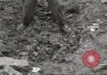 Standbild USA Soldaten Birresborn Deutschland, 1945, aus Sekunde 60 historischem Filmmaterial Videoclip 65675062312