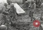 Standbild USA Soldaten Birresborn Deutschland, 1945, aus Sekunde 62 historischem Filmmaterial Videoclip 65675062312