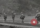 Immagine di Soldati statunitensi Birresborn Germania, 1945, secondo 13 filmato di repertorio 65675062314