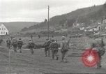 Immagine di Soldati statunitensi Birresborn Germania, 1945, secondo 20 filmato di repertorio 65675062314