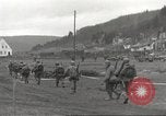 Immagine di Soldati statunitensi Birresborn Germania, 1945, secondo 26 filmato di repertorio 65675062314