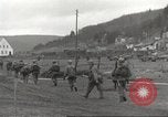 Immagine di Soldati statunitensi Birresborn Germania, 1945, secondo 27 filmato di repertorio 65675062314