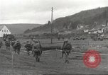 Immagine di Soldati statunitensi Birresborn Germania, 1945, secondo 30 filmato di repertorio 65675062314