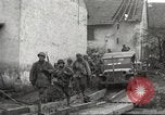 Immagine di Soldati statunitensi Birresborn Germania, 1945, secondo 22 filmato di repertorio 65675062315