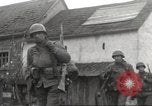 Immagine di Soldati statunitensi Birresborn Germania, 1945, secondo 61 filmato di repertorio 65675062315