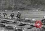 Standbild USA Soldaten Birresborn Deutschland, 1945, aus Sekunde 40 historischem Filmmaterial Videoclip 65675062316