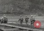 Standbild USA Soldaten Birresborn Deutschland, 1945, aus Sekunde 50 historischem Filmmaterial Videoclip 65675062316