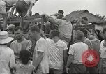 Standbild uns Kriegsgefangenen befreit von japanischen Gefängnis in Zweiten Weltkrieg Cabanatuan Philippinen, 1945, aus Sekunde 4 historischem Filmmaterial Videoclip 65675062318